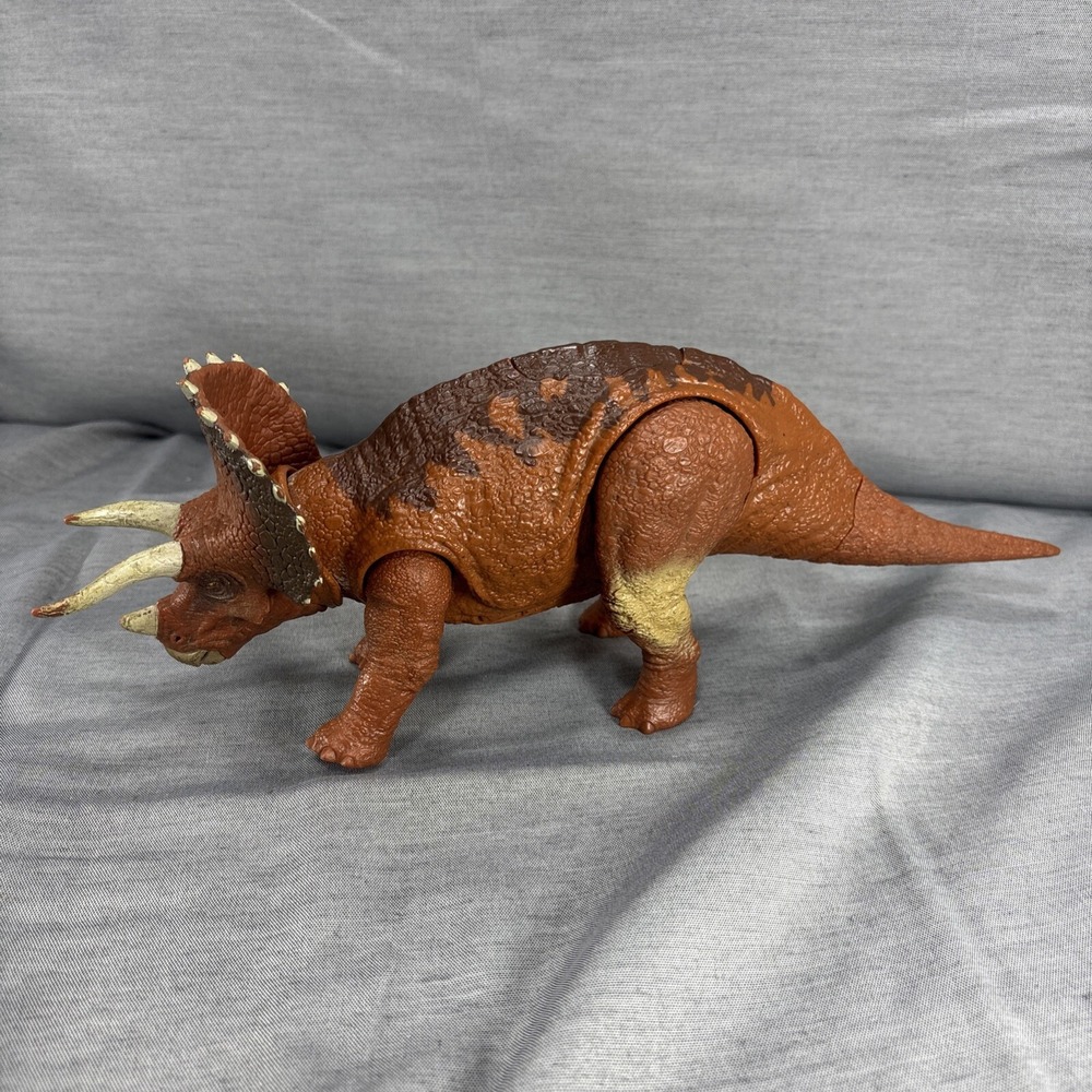 Jurassic World Triceratops Roarivore Dinosaur Toy Action Figure 2017